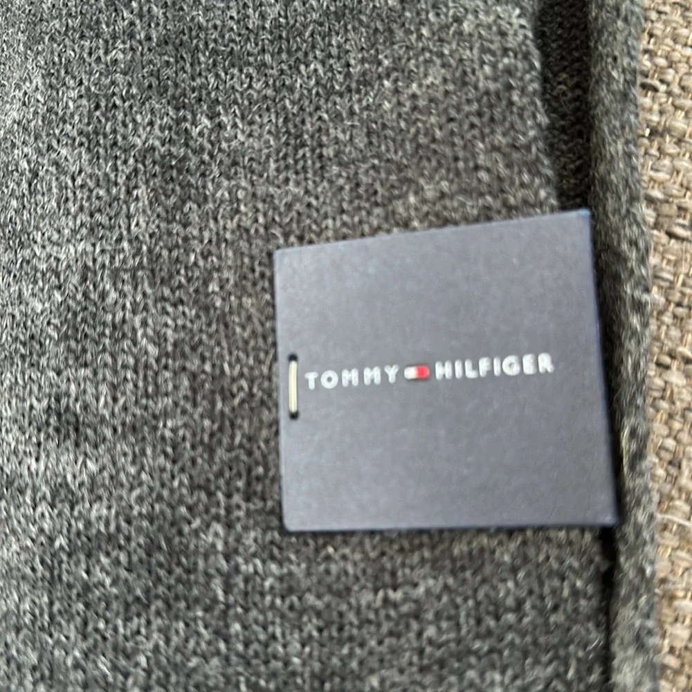 Tommy Hilfiger Men’s Cold Weather Charcoal Gray Scarf NWT